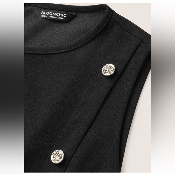 BloomChic Plain Sleeveless Button Detail Pocket Dress - Picture 5 of 8